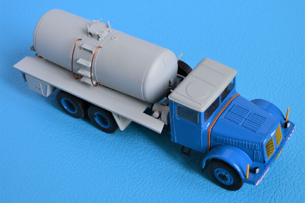 AP004 VLH 111-17 Přepravník cementu